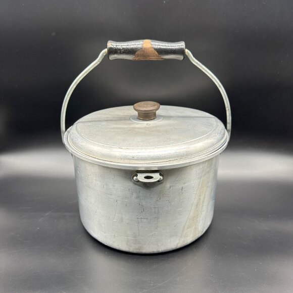 Vintage Aluminum 8 Quart Pot Lid Wood Handle Maid of Honor 1950s Cookware Retro - Picture 1 of 13